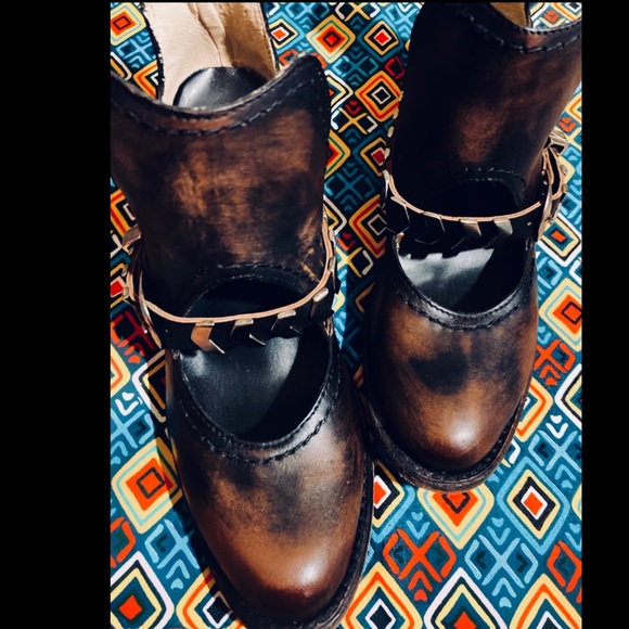 SOLD🍒FREEBIRD Blade Bootie - Brown/Black - Size 6 - Picture 3 of 11